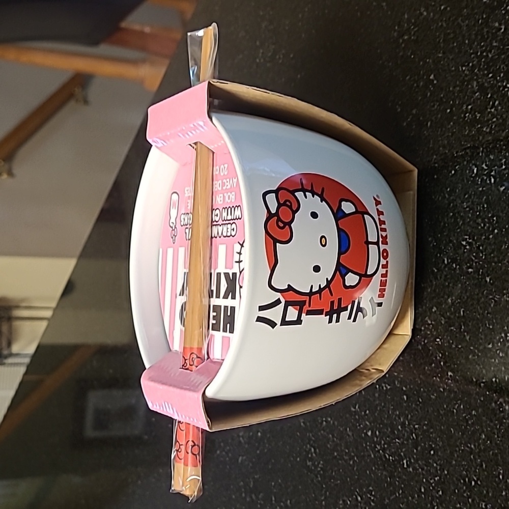 Hello Kitty Bowl w/Chopsticks